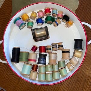Vintage lot of 40 multi color spools of sewing &‎ crewel embroidery thread